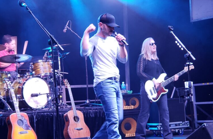 Joel Gibson Jr. performing live at Whaling Days